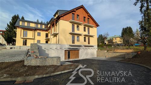 NOVÝ BYT 1+KK S VÝCHODNÍM BALKONEM A VÝHLEDEM NA ŠUMAVU-KAŠPERSKÉ HORY 1