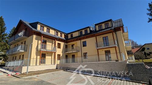 NOVÝ BYT 1+KK S VÝCHODNÍM BALKONEM A VÝHLEDEM NA ŠUMAVU-KAŠPERSKÉ HORY 1