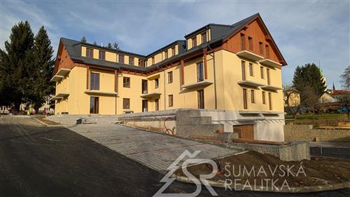 NOVÝ BYT 1+KK S VÝCHODNÍM BALKONEM A VÝHLEDEM NA ŠUMAVU-KAŠPERSKÉ HORY 1