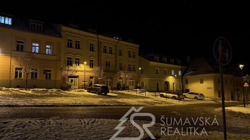 LUXUSNÍ APARTMÁN 4+1 PŘÍMO NA NÁMĚSTÍ V KAŠPERSKÝCH HORÁCH 1