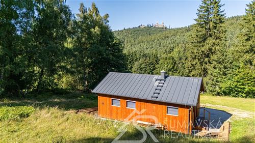 JEDINEČNÁ MODERNÍ NOVOSTAVBA NA ŠUMAVĚ S VÝHLEDEM NA HRAD KAŠPERK 1