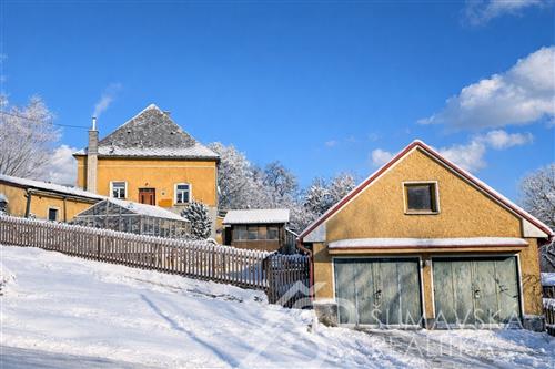 RODINNÝ DŮM SE ZAHRADOU V OBCI LUKOVIŠTĚ  U KOLINCE 1