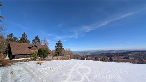 DŮM NA SAMOTĚ U LESA S FANTASTICKÝM PANORAMATICKÝM VÝHLEDEM,  OSTRUŽNO NA ŠUMAVĚ 1