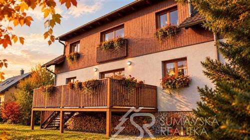 MODERNÍ RODINNÝ DŮM BLÍZKO CENTRA A PŘITOM V NAPROSTÉM SOUKROMÍ, ŠUMAVA – KAŠPERSKÉ HORY 1
