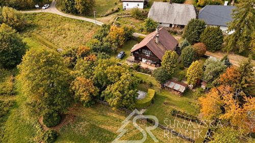 ŠUMAVA – VELKÝ RADKOV - DŮM S JEDINEČNÝM VÝHLEDEM NA HRAD KAŠPERK A POZEMKEM 4 409 m² 1