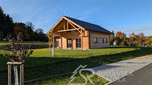 NOVOSTAVBA S GARÁŽÍ - VÝJIMEČNĚ PŘÍVĚTIVÉ MÍSTO NA ÚBOČÍ JAVORNÍKU–ROHANOV, CENTRÁLNÍ ŠUMAVA 1