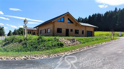 NOVOSTAVBA S GARÁŽÍ - VÝJIMEČNĚ PŘÍVĚTIVÉ MÍSTO NA ÚBOČÍ JAVORNÍKU–ROHANOV, CENTRÁLNÍ ŠUMAVA 1