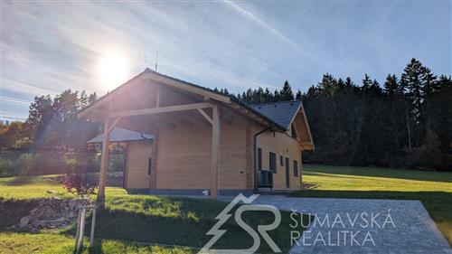 NOVOSTAVBA RODINNÉHO DOMU NA ÚBOČÍ JAVORNÍKU – ROHANOV, CENTRÁLNÍ ŠUMAVA 1