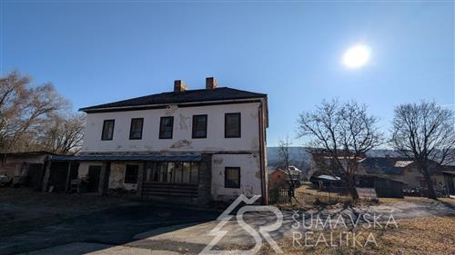 VĚTŠÍ DŮM NA ÚPATÍ  KRÁLOVSKÉHO KAMENE – ŠUMAVA - NICOV 1