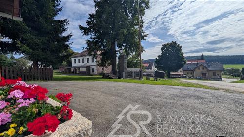 VĚTŠÍ DŮM NA ÚPATÍ  KRÁLOVSKÉHO KAMENE – ŠUMAVA - NICOV 1