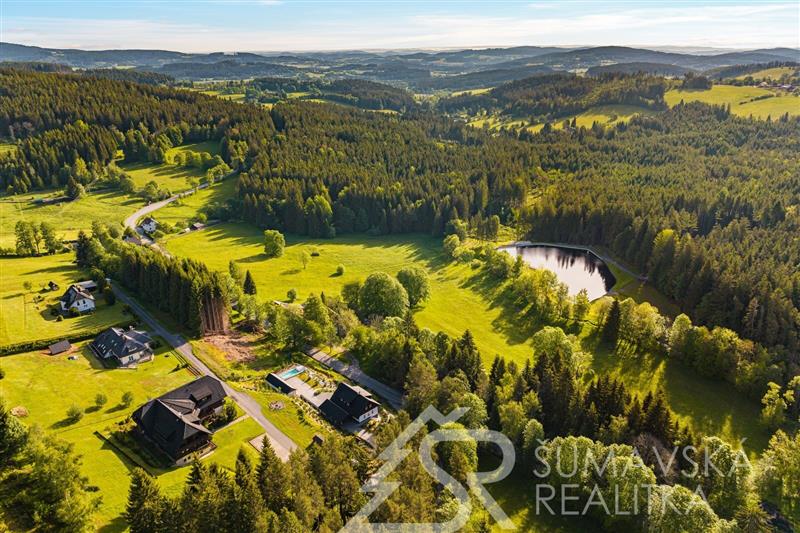 HORSKÝ DŮM NA ŠUMAVĚ SE TŘEMI SAMOSTATNÝMI BYTY, ZADOV - CHURÁŇOV 1