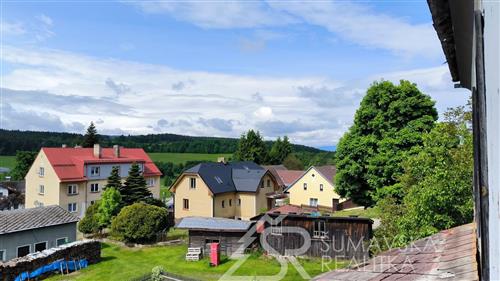 POLOVINA VELKÉHO DOMU VHODNÉHO NA PŘESTAVBU, NICOV-ŠUMAVA 1
