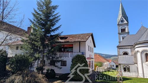 ZAVEDENÝ OBCHOD V CENTRU OBCE ŽIHOBCE 1