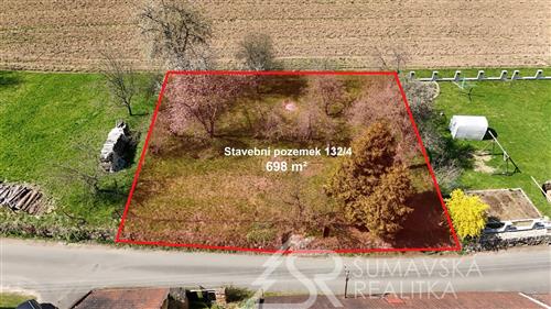 STAVEBNÍ POZEMEK A RODINNÝ DŮM V OBCI DOBRŠÍN U SUŠICE 1
