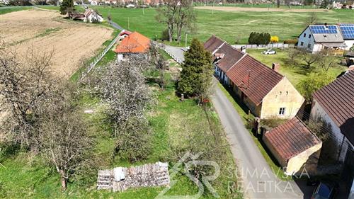 STAVEBNÍ POZEMEK A RODINNÝ DŮM V OBCI DOBRŠÍN U SUŠICE-SLEVA 1