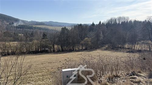 MÍSTO PRO VÁŠ VYSNĚNÝ DOMOV- STAVEBNÍ POZEMEK S VÝHLEDEM NA ŠUMAVU O VÝMĚŘE 3500 m2, 3 KM OD SUŠICE 1
