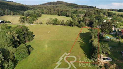 STAVEBNÍ POZEMEK S VÝHLEDEM, OKRAJ KAŠPERSKÝCH HOR–ŠUMAVA. SLEVA 1