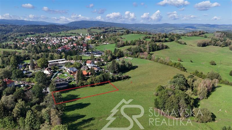 STAVEBNÍ POZEMEK O VÝMĚŘE 2.848 m2 S VÝHLEDEM,  OKRAJ KAŠPERSKÝCH HOR  – ŠUMAVA 1