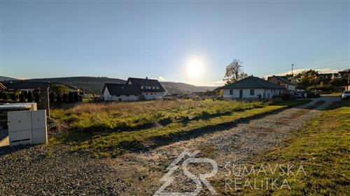 SLUNNÝ STAVEBNÍ POZEMEK 960 m2 V ŽÁDANÉ LOKALITĚ HOMOLKA, VIMPERK 1